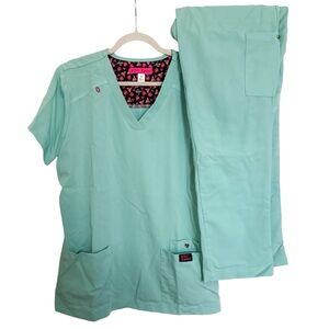 Betsey Johnson Scrub Set in Fresh Mint